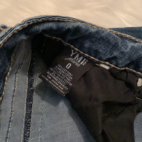 YMI Skinny Jeans. Medium/dark wash. Ripped knee. Size 0 - Picture 4 of 6